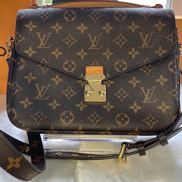Louis Vuitton Pochette Métis - Picture 9 of 16